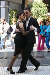 Show de tango en pleine rue piétonne