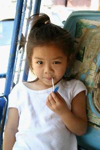 Une petite Laotienne rencontree dans un tuk-tuk 
