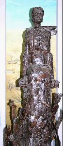Sculpture faite d’eclats d’obus datant de la guerre du Vietnam