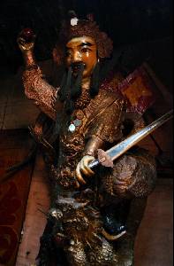 Empereur guerrier dans une des pagodes de Cholon